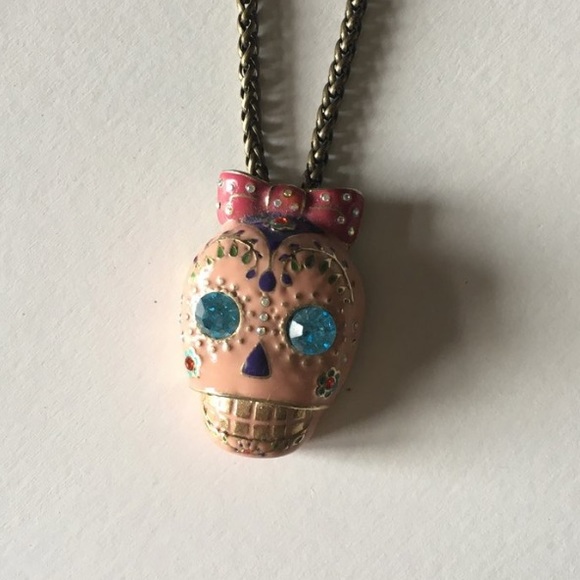 Betsey Johnson Skull Necklace NWOT - Picture 2 of 2
